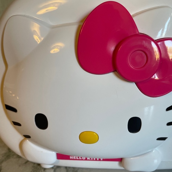 Hello Kitty Toaster - Picture 3 of 7
